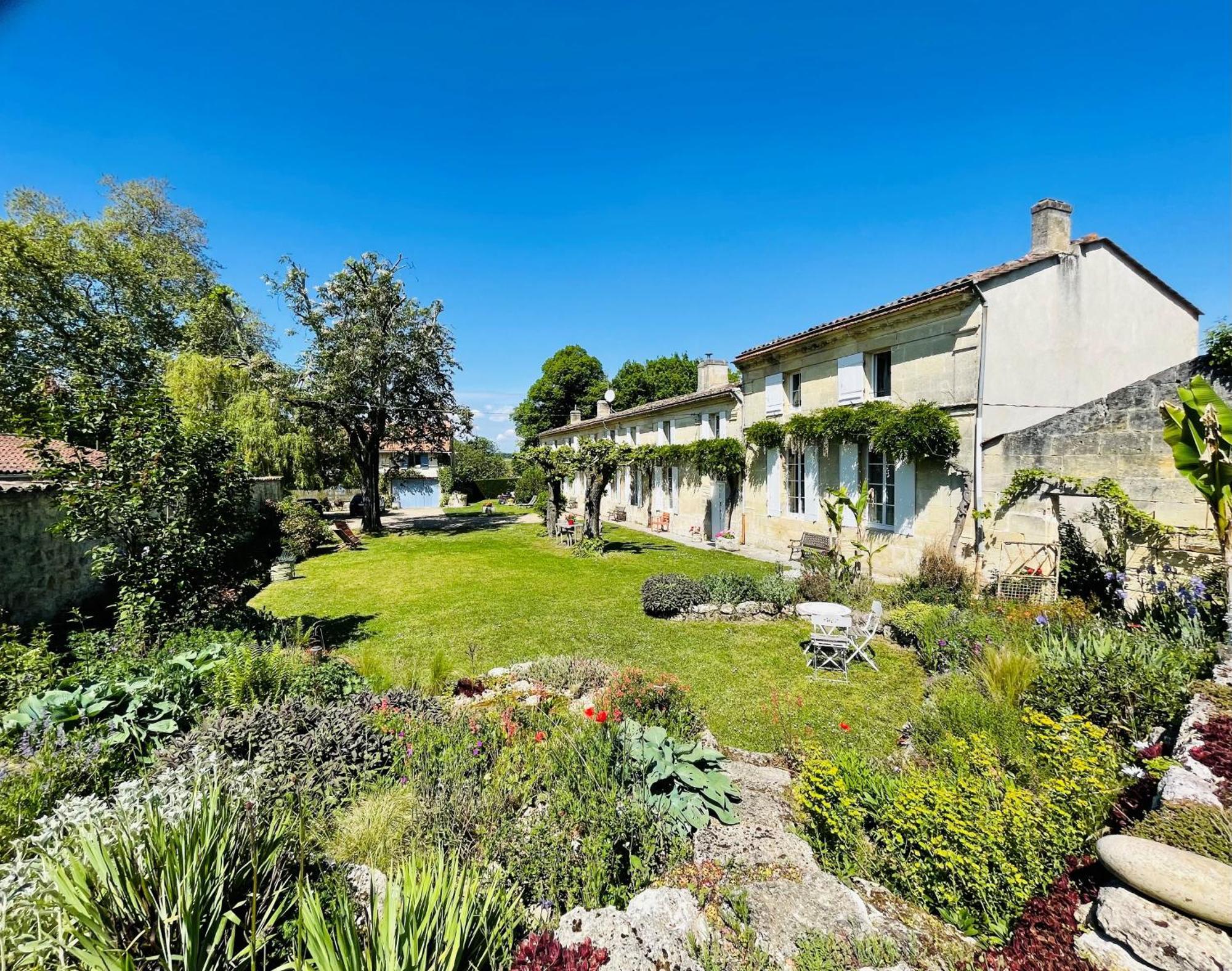 Bed and Breakfast La Vigne D'Or Teuillac Exterior foto